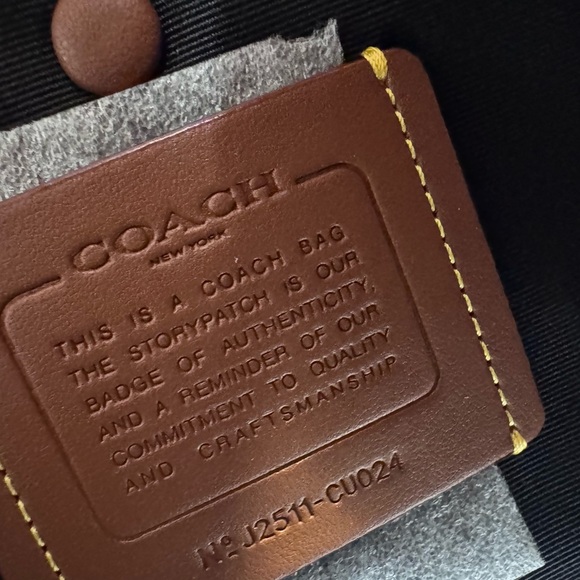 COACH Legacy Medium Carryall Satchel Handle Bag 28 - Picture 7 of 10